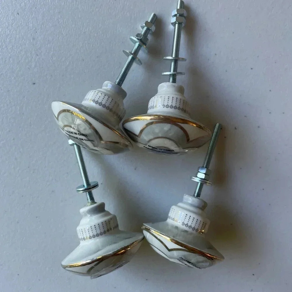 Set of 4 NWT Anthropologie Clover Knobs - Picture 2 of 6